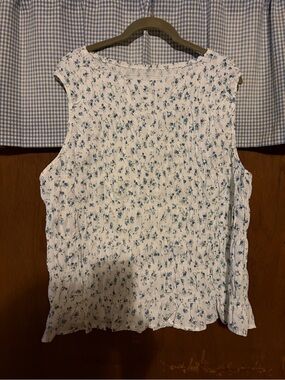 Sleeveless White Floral Smocked Tank Top